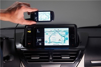 Toyota Touch Life – maailma esimene nutitelefoni peegeldav teabe- ja meelelahutussüsteem