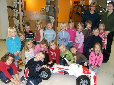 Sipsiku lasteaia lapsed külastasid Elke Autot