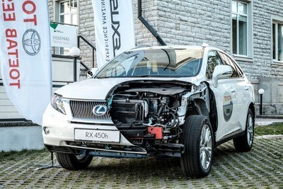 Toyota Baltic toetab Tallinna Tehnikakõrgkooli Lexus RX 450h õppevahendiga