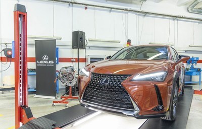 Toyota Baltic andis Tallinna Tööstushariduskeskusele õppevahendina uue Lexuse hübriidauto