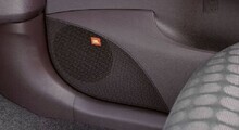 JBL helisüsteem, 6 kõlarit Ei saa kasutada koos Touch raadioga (kõrged- ,bassi- , tagakõlarid), võimendi 330W