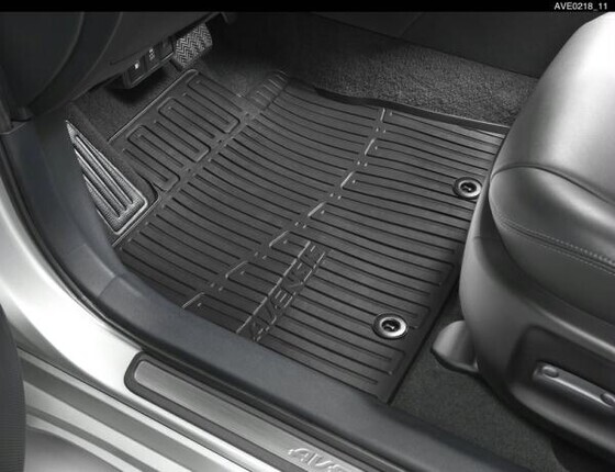 Kummimatid esimesed, mustad