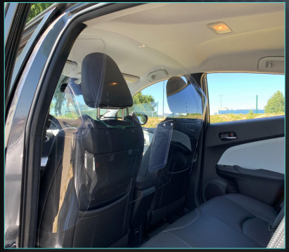 Salongi vahesein taksodele. Läbipaistev.