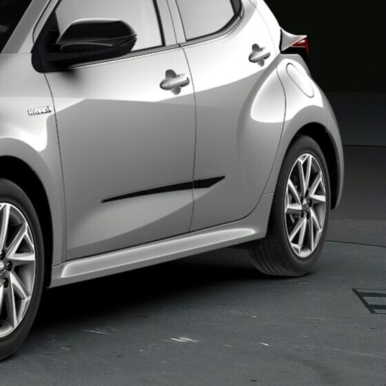 Iluliistud uste alaserva. must 202.