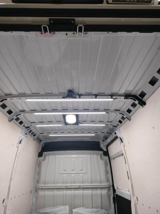 Kaubaruumi lisa valgustus. LED riba komplekt 2X1 m+4X0,5 m 5000K