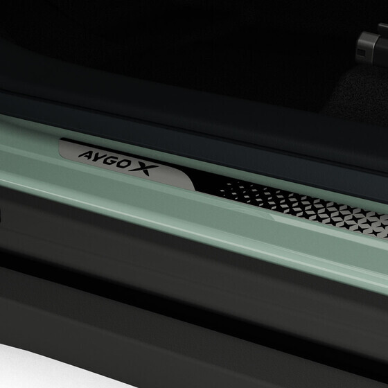 Lävepaku liistud, esiustele, Aygo X