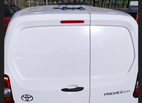 Kollased märgutuled ette iluvõresse 2 tk ja vilkurpaneel katusele 400 mm